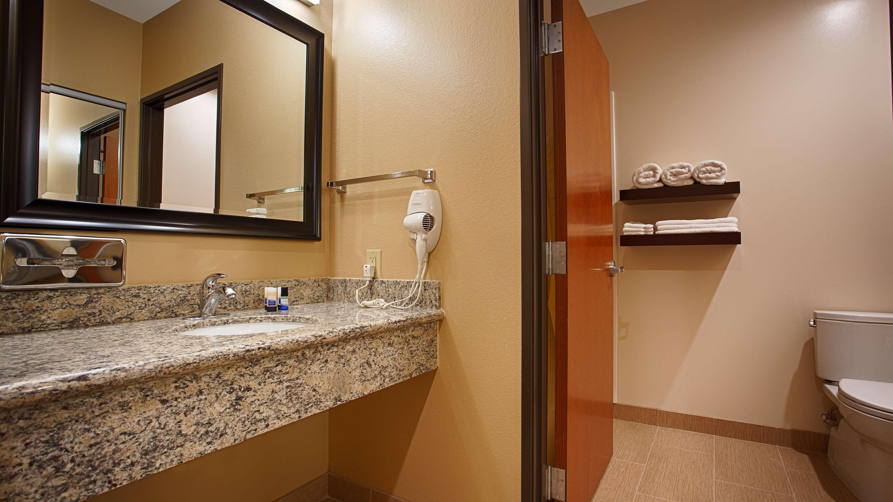 Best Western Plus Finger Lakes Inn & Suites Cortland Kültér fotó