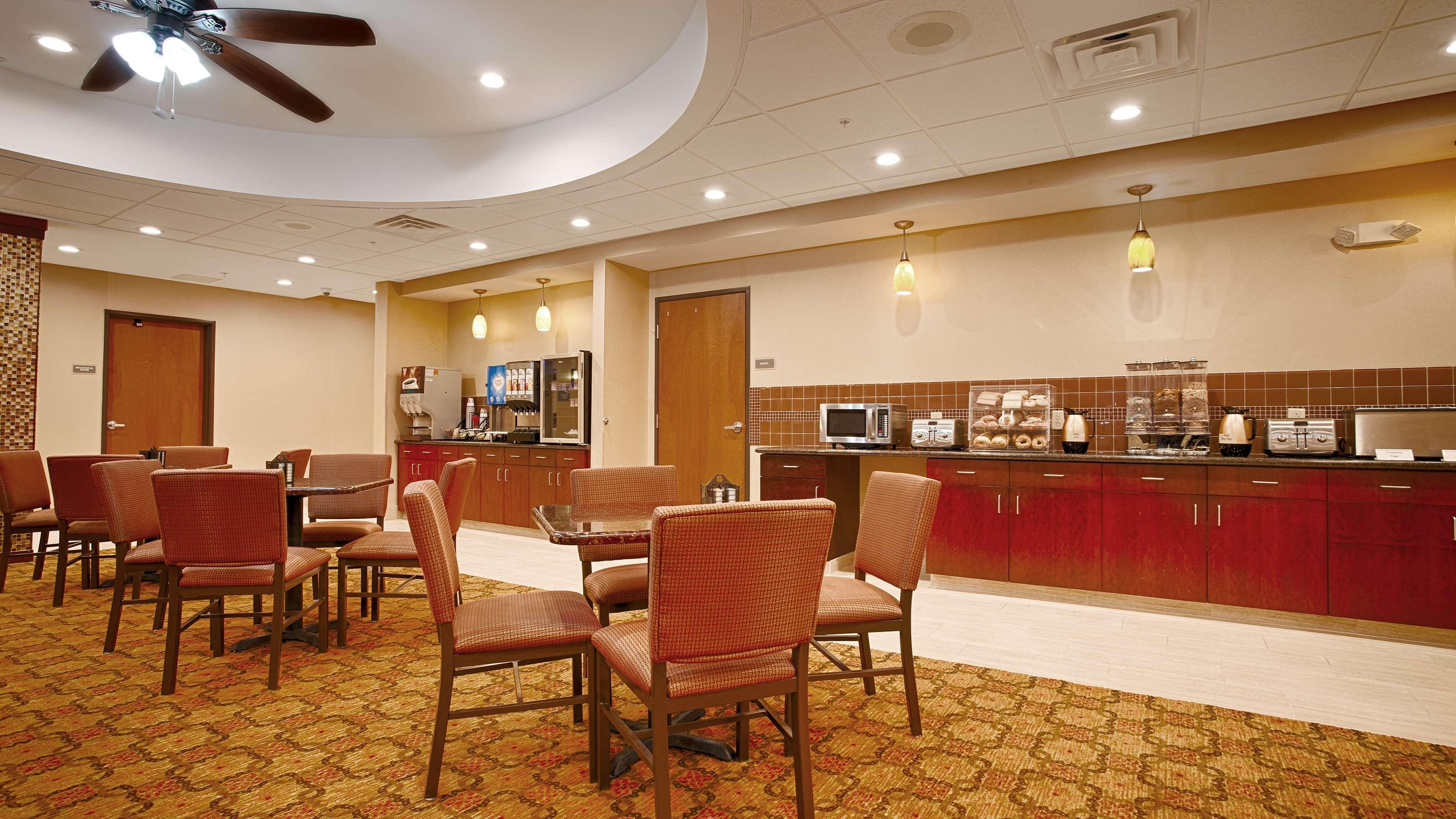 Best Western Plus Finger Lakes Inn & Suites Cortland Kültér fotó